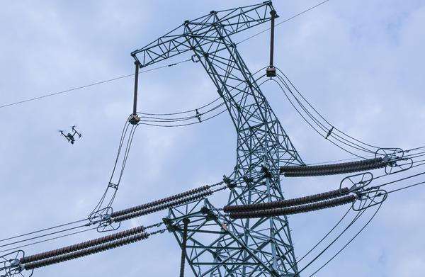 我國首次一鍵控制5架無人機(jī)實(shí)施電力巡檢 我國首次一鍵控制5架無人機(jī)實(shí)施電力巡檢